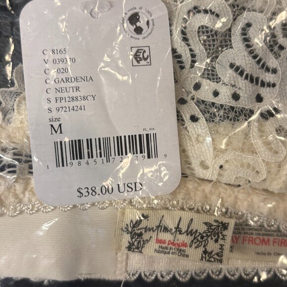 Free People - Lace Lover Bralette - Gardenia - Size Medium - NWT - Picture 3 of 4